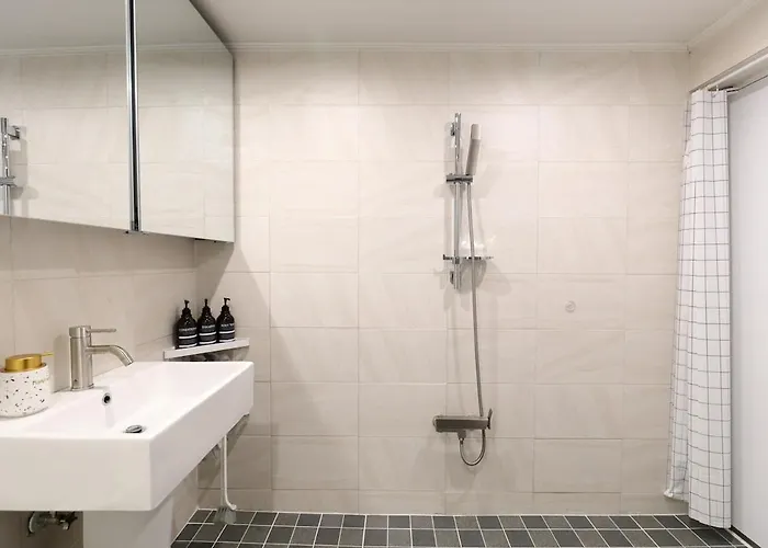 Apartamento 침실 4개 8인 강남 15분 홍대25분 무료짐보관 2호선 공항버스 주택가 서울대학교 Seúl