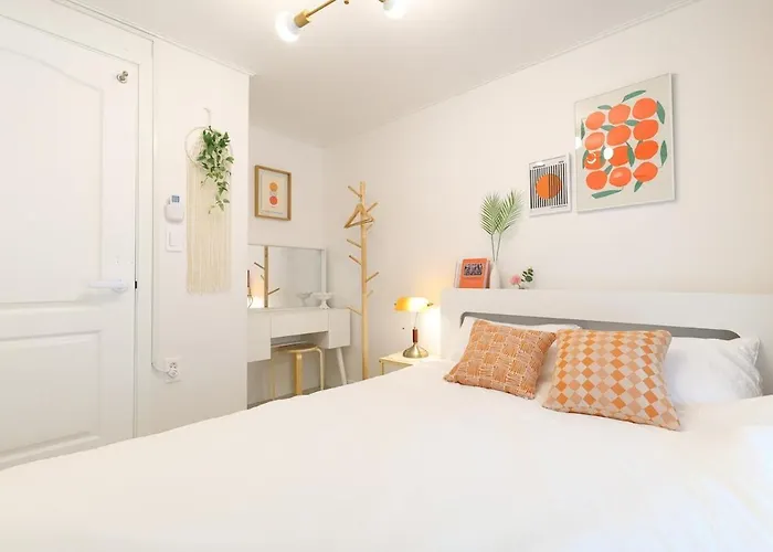 Apartamento 침실 4개 8인 강남 15분 홍대25분 무료짐보관 2호선 공항버스 주택가 서울대학교 Seúl