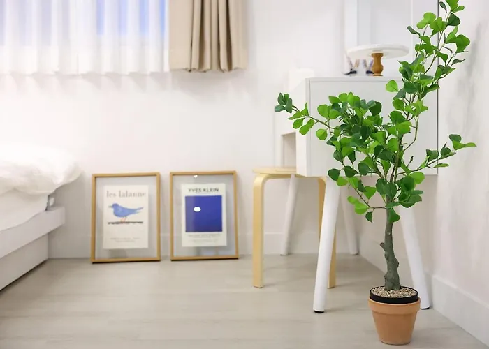 Apartamento 침실 4개 8인 강남 15분 홍대25분 무료짐보관 2호선 공항버스 주택가 서울대학교 Seúl