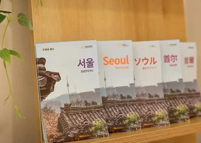 침실 4개 8인 강남 15분 홍대25분 무료짐보관 2호선 공항버스 주택가 서울대학교