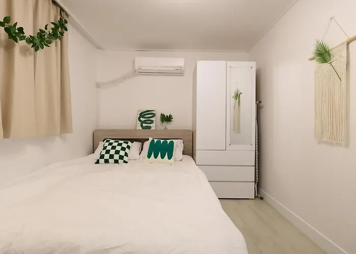 침실 4개 8인 강남 15분 홍대25분 무료짐보관 2호선 공항버스 주택가 서울대학교 Apartamento *