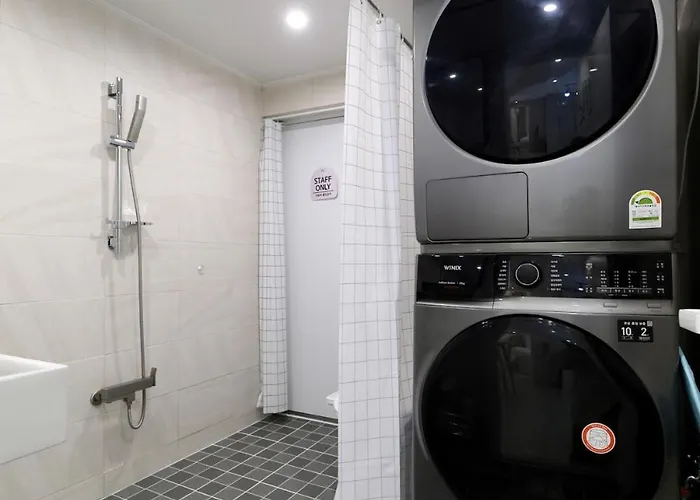 Apartamento 침실 4개 8인 강남 15분 홍대25분 무료짐보관 2호선 공항버스 주택가 서울대학교 *