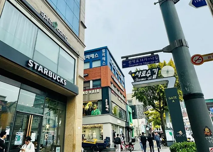침실 4개 8인 강남 15분 홍대25분 무료짐보관 2호선 공항버스 주택가 서울대학교 Apartamento Seúl