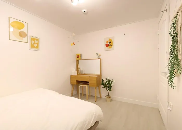 침실 4개 8인 강남 15분 홍대25분 무료짐보관 2호선 공항버스 주택가 서울대학교 Apartamento *