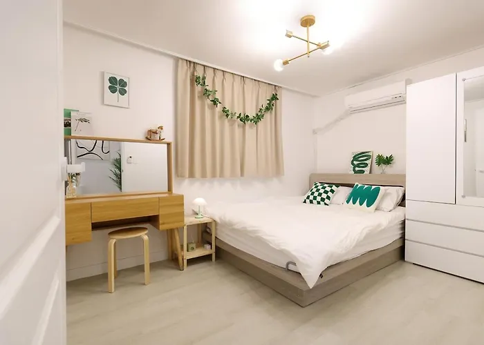 Apartamento 침실 4개 8인 강남 15분 홍대25분 무료짐보관 2호선 공항버스 주택가 서울대학교 *