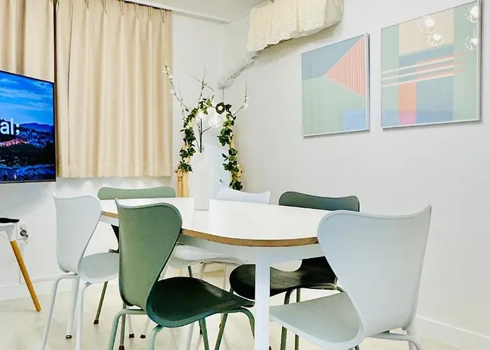 침실 4개 8인 강남 15분 홍대25분 무료짐보관 2호선 공항버스 주택가 서울대학교 Apartamento